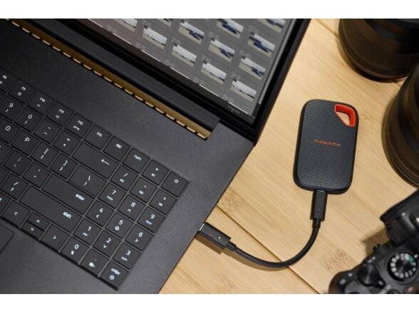 External SSD|SANDISK|Read speed 2000 MB/s|1000 GB|SanDisk Extreme Portable SSD (V3) 1 TB (SDSSDE70-1T00-G25)|SDSSDE70-1T00-G25 1