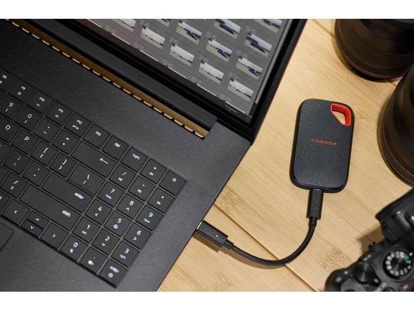 External SSD|SANDISK|Read speed 2000 MB/s|1000 GB|SanDisk Extreme Portable SSD (V3) 1 TB (SDSSDE70-1T00-G25)|SDSSDE70-1T00-G25 1